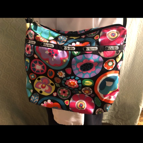 LeSportsSac - Picture 1 of 6